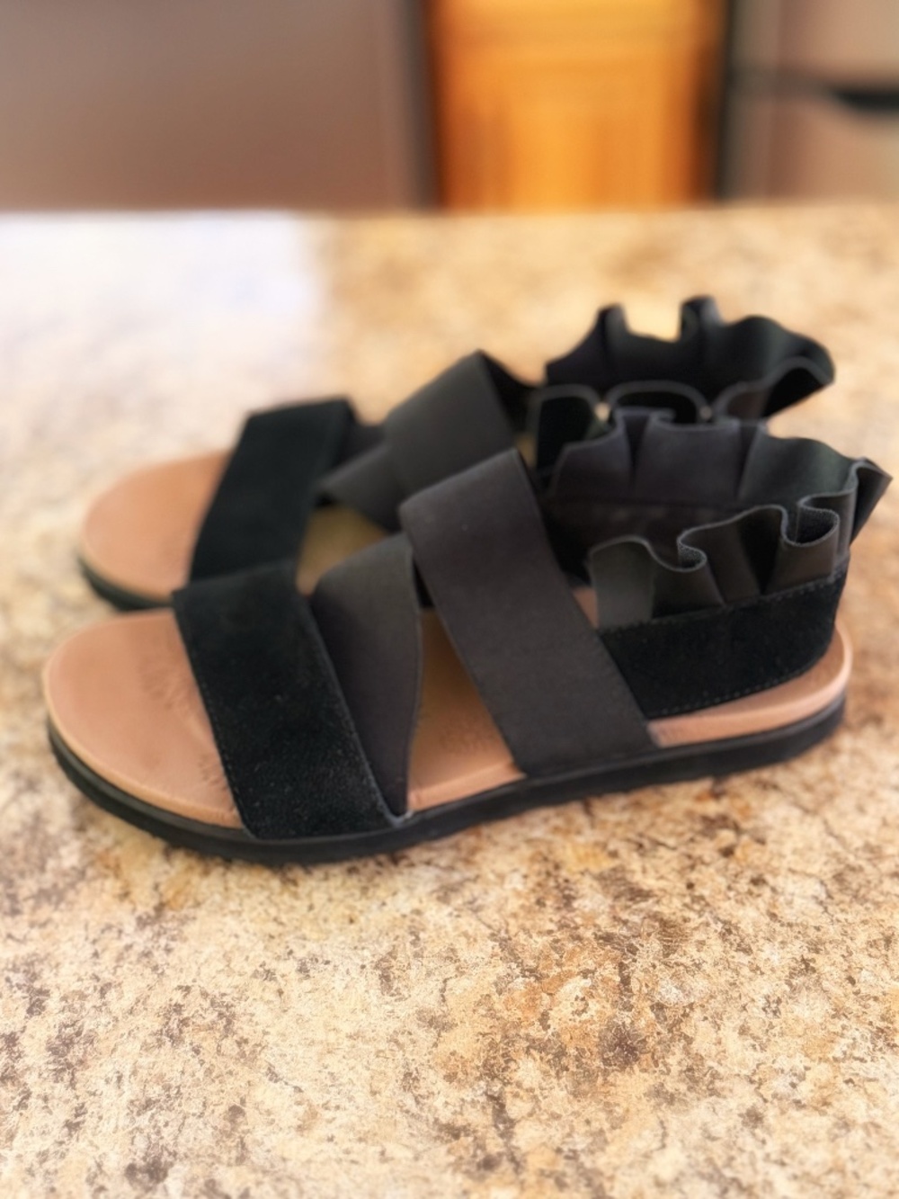 Like New Skechers Luxe Foam Black Sandals Size 8
